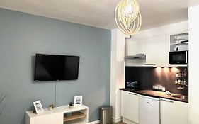 LE GEROUDIS - Studio centre ville - plage -clim